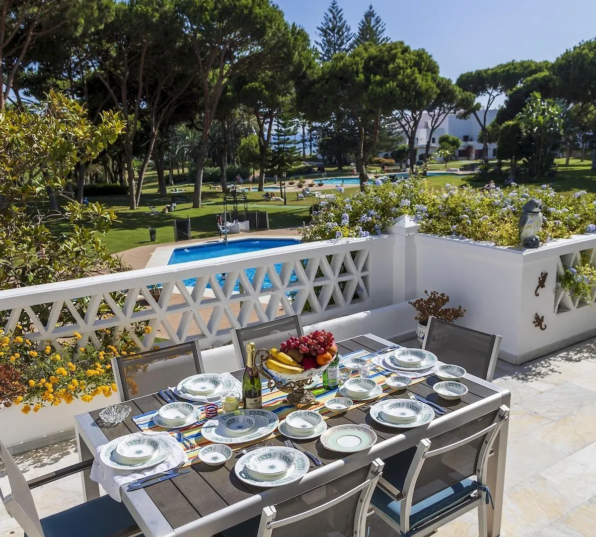 Beachfront Luxury Apartment Felicidad Marbella