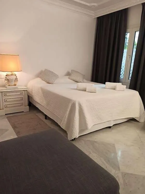 Beachfront Luxury Apartment Felicidad Marbella 0*,