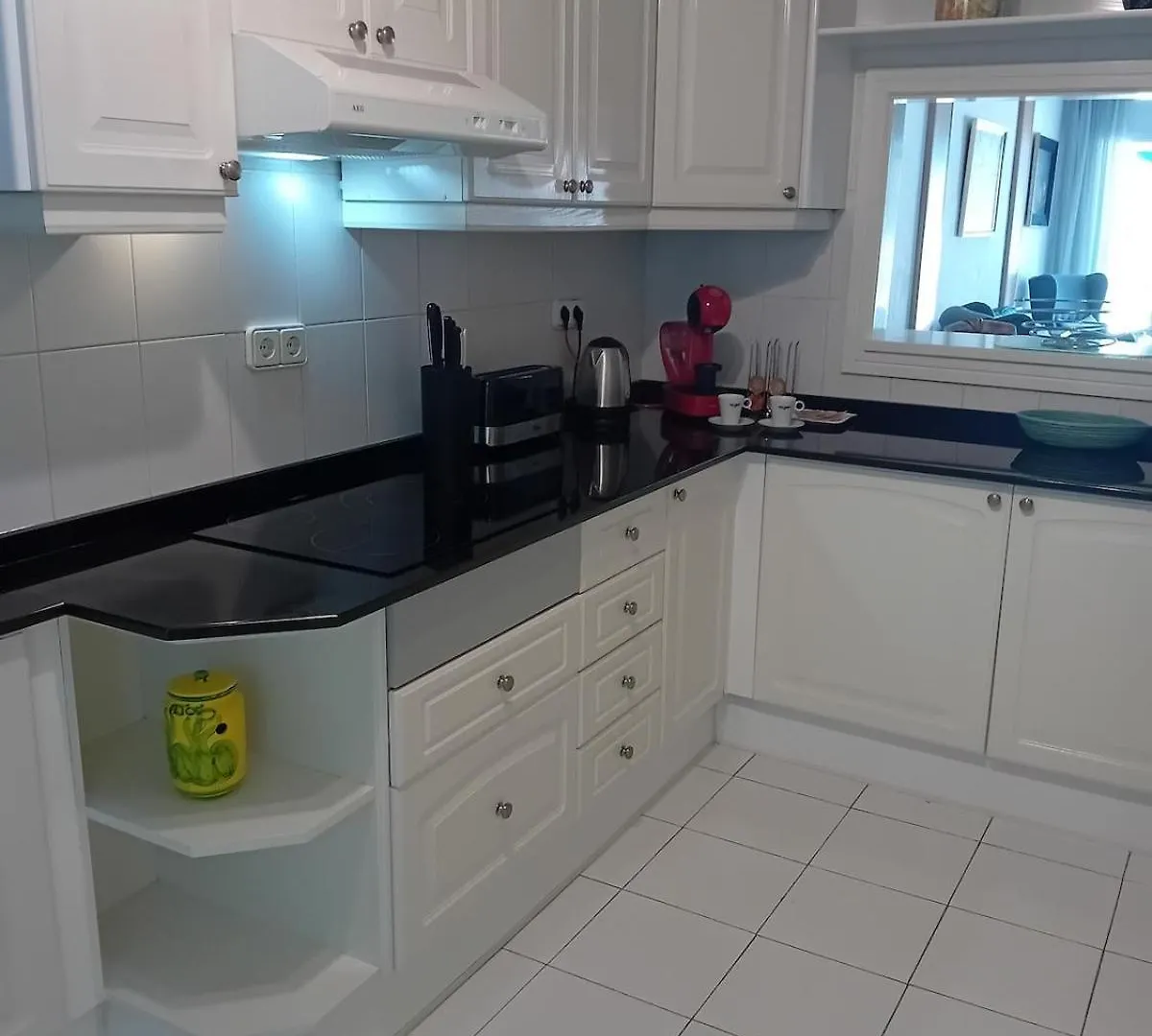 Beachfront Luxury Apartment Felicidad Marbella