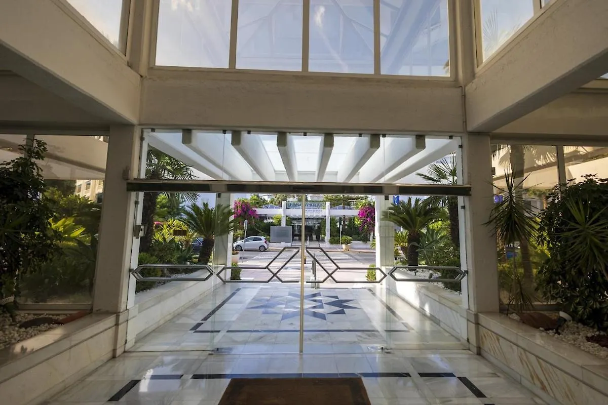 Beachfront Luxury Apartment Felicidad location